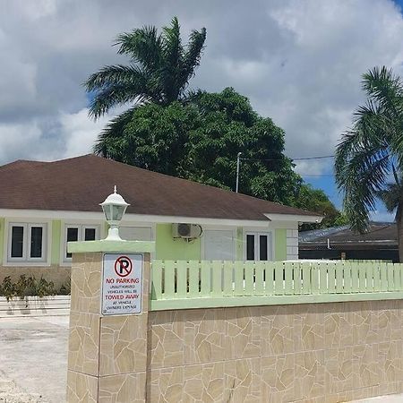 Budget & Basic In Local Neighborhood, 7Min Drive To Downtown Nassau Beach Paradise Leilighet Eksteriør bilde
