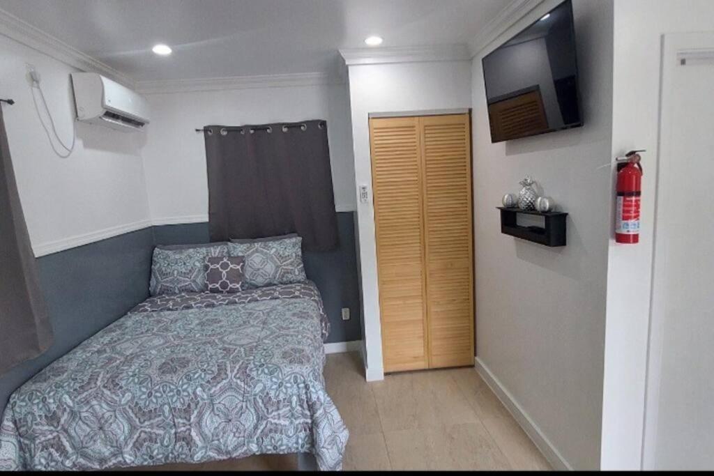 Budget & Basic In Local Neighborhood, 7Min Drive To Downtown Nassau Beach Paradise Leilighet Eksteriør bilde