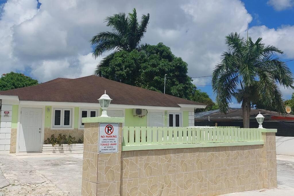 Budget & Basic In Local Neighborhood, 7Min Drive To Downtown Nassau Beach Paradise Leilighet Eksteriør bilde