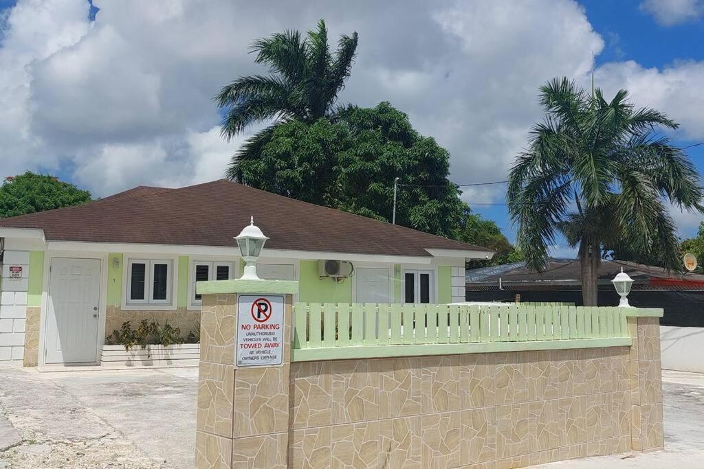 Budget & Basic In Local Neighborhood, 7Min Drive To Downtown Nassau Beach Paradise Eksteriør bilde